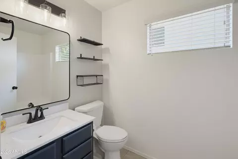Bath - 1253 S Colonial Dr, Gilbert, AZ 85296 photo 2 of 3