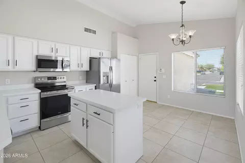 Kitchen - 1253 S Colonial Dr, Gilbert, AZ 85296 photo 1 of 4
