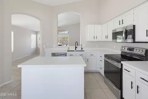 Kitchen - 1253 S Colonial Dr, Gilbert, AZ 85296 photo 4 of 4