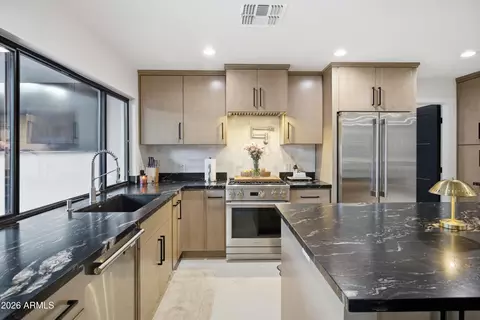 Kitchen - 2002 E Vista Dr, Phoenix, AZ 85022 photo 3 of 6