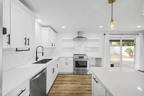 Kitchen - 4101 E Calavar Rd, Phoenix, AZ 85032 photo 2 of 2