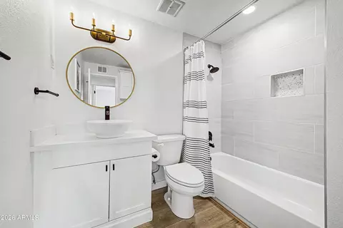 Bath - 4101 E Calavar Rd, Phoenix, AZ 85032 photo 1 of 2
