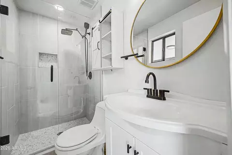 Bath - 4101 E Calavar Rd, Phoenix, AZ 85032 photo 2 of 2