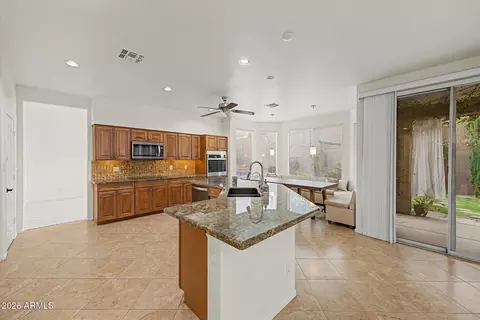Kitchen - 768 E Verbena Dr, Phoenix, AZ 85048 photo 3 of 5