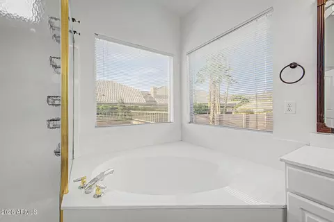 Bath - 768 E Verbena Dr, Phoenix, AZ 85048 photo 6 of 9