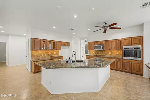 Kitchen - 768 E Verbena Dr, Phoenix, AZ 85048 photo 4 of 5