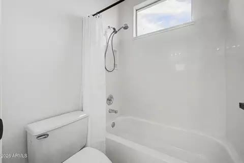 Bath - 768 E Verbena Dr, Phoenix, AZ 85048 photo 8 of 9