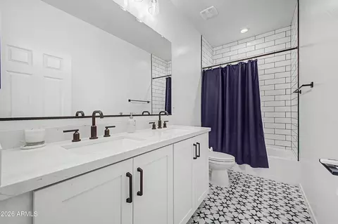 Bath - 1993 W Hide Trl, Phoenix, AZ 85085 photo 4 of 4