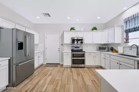 Kitchen - 4383 E Morrow Dr, Phoenix, AZ 85050 photo 2 of 5