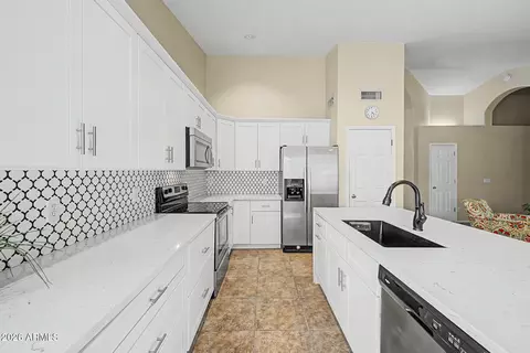 Kitchen - 1783 E Arabian Dr, Gilbert, AZ 85296 photo 2 of 3