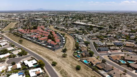 View/Area - 4517 E Desert View Dr, Phoenix, AZ 85044 photo 3 of 8