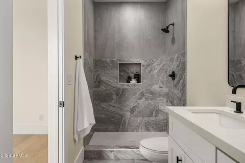 Bath - 4314 E Glenrosa Ave, Phoenix, AZ 85018 photo 5 of 7