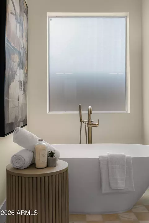 Bath - 4314 E Glenrosa Ave, Phoenix, AZ 85018 photo 2 of 7