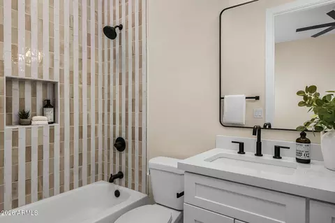 Bath - 4314 E Glenrosa Ave, Phoenix, AZ 85018 photo 4 of 7