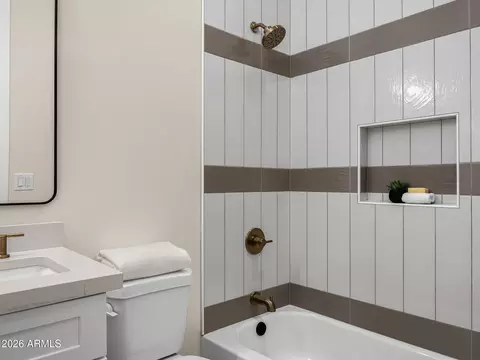Bath - 4314 E Glenrosa Ave, Phoenix, AZ 85018 photo 3 of 7