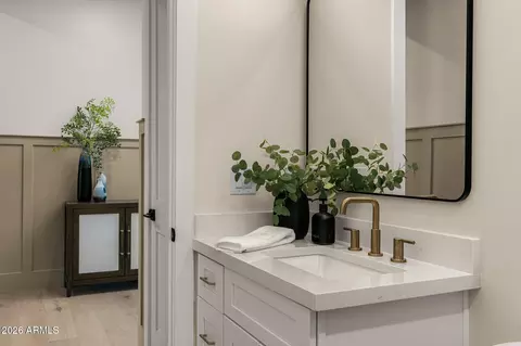 Bath - 4314 E Glenrosa Ave, Phoenix, AZ 85018 photo 6 of 7