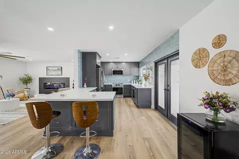 Kitchen - 2818 E Malapai Dr, Phoenix, AZ 85028 photo 1 of 4
