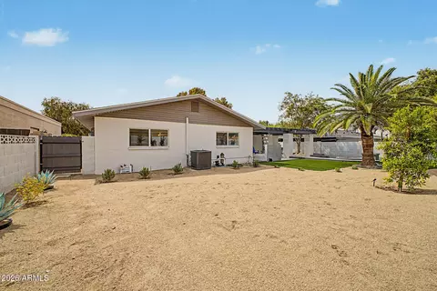 Exterior - 2818 E Malapai Dr, Phoenix, AZ 85028 photo 7 of 10