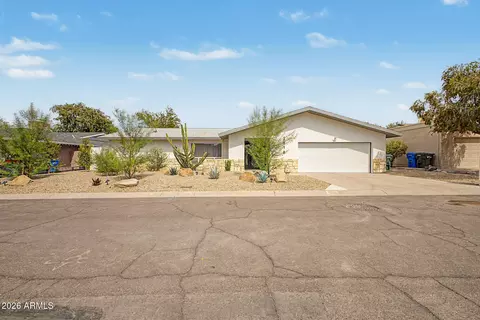 Exterior - 2818 E Malapai Dr, Phoenix, AZ 85028 photo 2 of 10