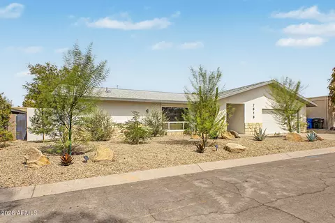 Exterior - 2818 E Malapai Dr, Phoenix, AZ 85028 photo 3 of 10