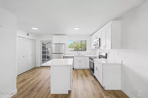Kitchen - 1238 E Vogel Ave #2, Phoenix, AZ 85020 photo 2 of 4