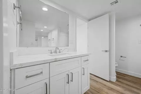 Bath - 1238 E Vogel Ave #2, Phoenix, AZ 85020 photo 3 of 6