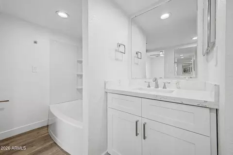 Bath - 1238 E Vogel Ave #2, Phoenix, AZ 85020 photo 1 of 6