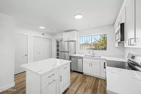 Kitchen - 1238 E Vogel Ave #2, Phoenix, AZ 85020 photo 3 of 4