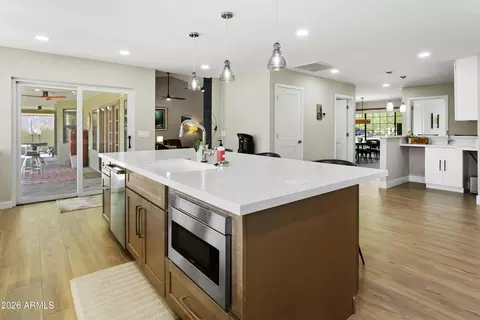 Kitchen - 11645 S Tusayan Ct, Phoenix, AZ 85044 photo 7 of 10