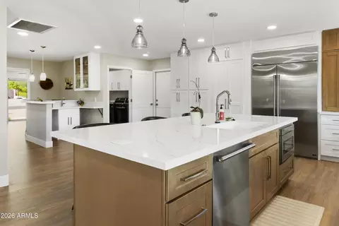 Kitchen - 11645 S Tusayan Ct, Phoenix, AZ 85044 photo 6 of 10