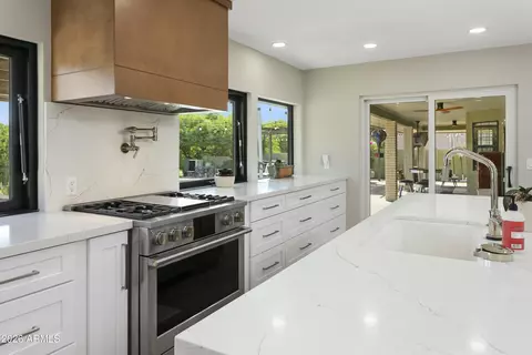 Kitchen - 11645 S Tusayan Ct, Phoenix, AZ 85044 photo 3 of 10