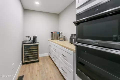 Kitchen - 11645 S Tusayan Ct, Phoenix, AZ 85044 photo 9 of 10