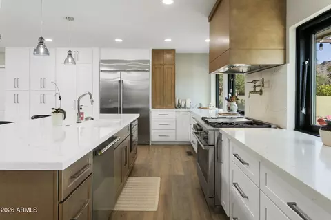 Kitchen - 11645 S Tusayan Ct, Phoenix, AZ 85044 photo 5 of 10