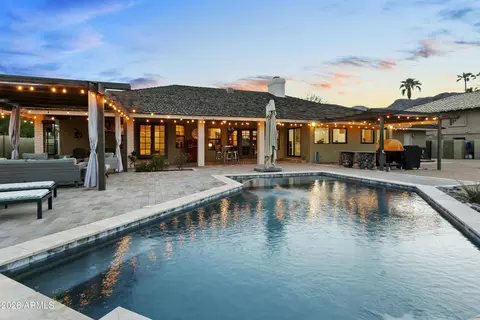 Exterior - 11645 S Tusayan Ct, Phoenix, AZ 85044 photo 7 of 9