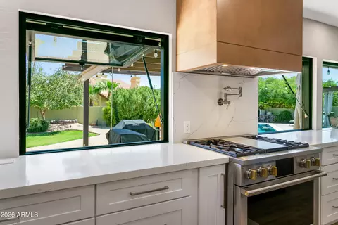 Kitchen - 11645 S Tusayan Ct, Phoenix, AZ 85044 photo 4 of 10