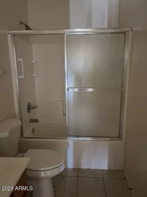 Bath - 2719 E Windsor Ave, Phoenix, AZ 85008 photo 1 of 2