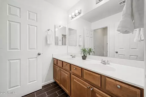 Bath - 879 E Aberdeen Dr, Gilbert, AZ 85298 photo 5 of 6