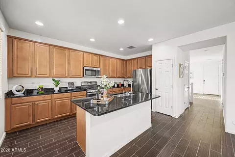 Kitchen - 879 E Aberdeen Dr, Gilbert, AZ 85298 photo 3 of 5