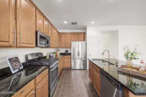 Kitchen - 879 E Aberdeen Dr, Gilbert, AZ 85298 photo 4 of 5