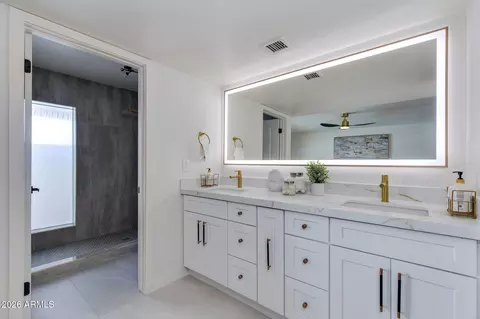 Bath - 2324 E Cortez St, Phoenix, AZ 85028 photo 1 of 3