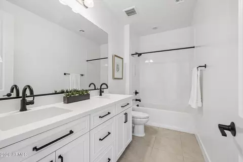 Bath - 1373 E Lodgepole Ct, Gilbert, AZ 85298 photo 4 of 6