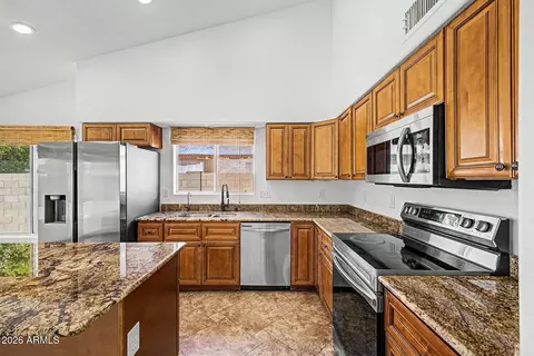 Kitchen - 1138 N Pheasant Dr, Gilbert, AZ 85234 photo 4 of 4