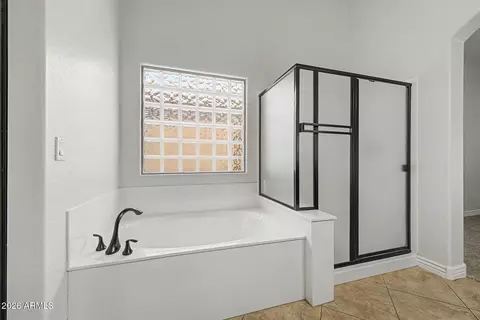 Bath - 4017 E Hashknife Rd, Phoenix, AZ 85050 photo 2 of 3