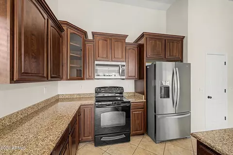Kitchen - 4017 E Hashknife Rd, Phoenix, AZ 85050 photo 3 of 3