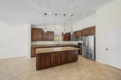 Kitchen - 4017 E Hashknife Rd, Phoenix, AZ 85050 photo 2 of 3