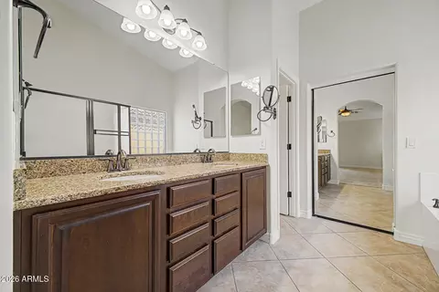 Bath - 4017 E Hashknife Rd, Phoenix, AZ 85050 photo 1 of 3