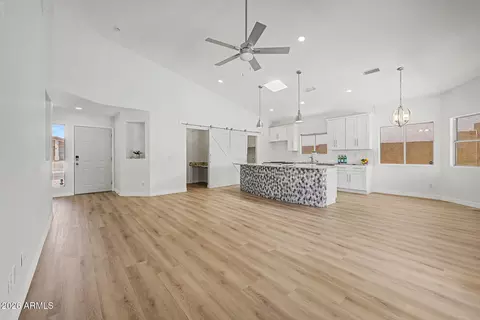 Entry Way - 1401 E Malapai Dr, Phoenix, AZ 85020 photo 1 of 3