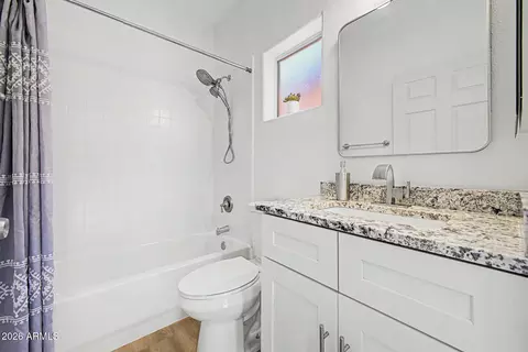 Bath - 1401 E Malapai Dr, Phoenix, AZ 85020 photo 1 of 3