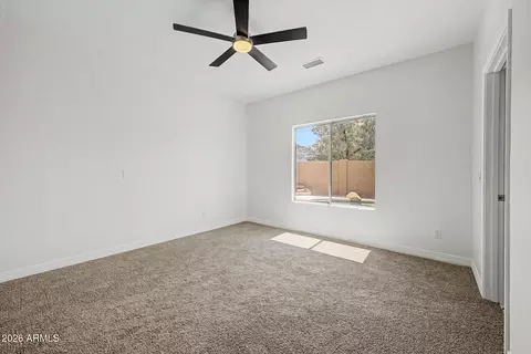 Bedroom - 1401 E Malapai Dr, Phoenix, AZ 85020 photo 3 of 4