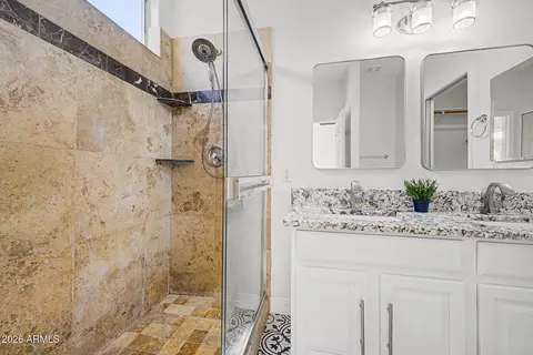 Bath - 1401 E Malapai Dr, Phoenix, AZ 85020 photo 3 of 3